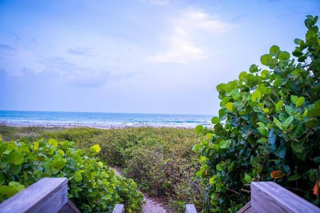 Beach House W/Putting Green/Game Rm/Rooftop Deck Cocoa Beach Extérieur photo
